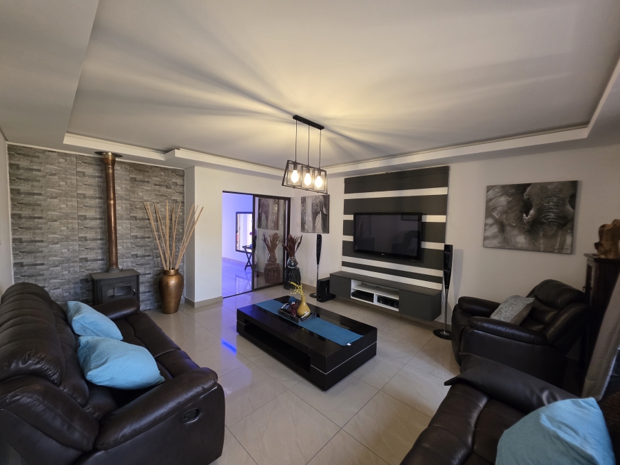 4 Bedroom Property for Sale in Flamingo Park Free State